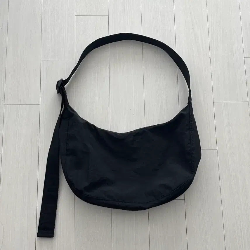 [BUNJANG] Bakuchic Medium Nylon Crescent Bag Black / 바쿠백 미디움 나일론 크레센트 백 블랙