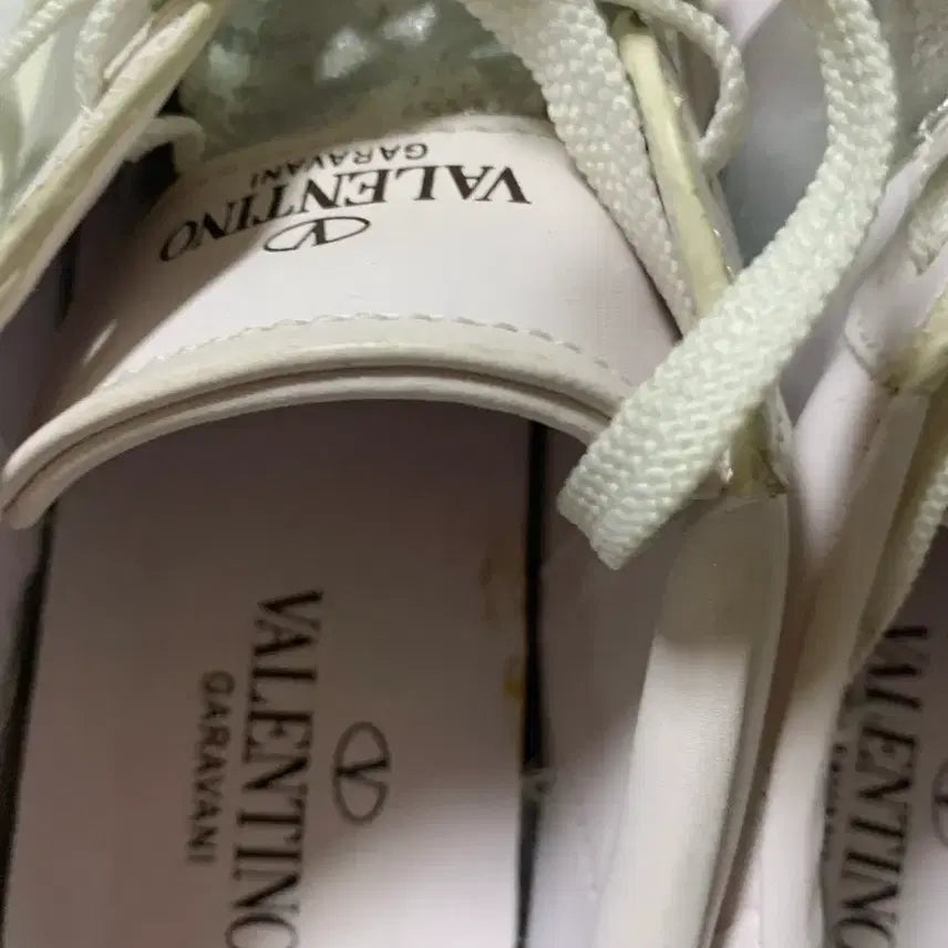 [BUNJANG] Valentino White/Silver Sneakers / 발렌티노 스니커즈 화이트/실버