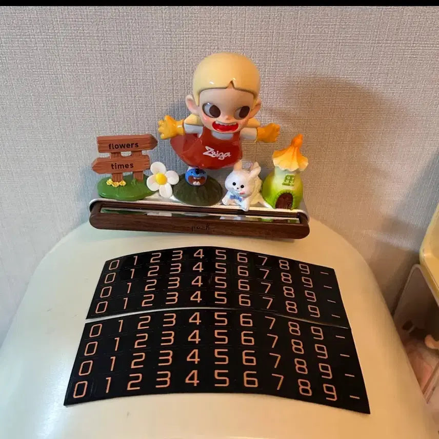 [BUNJANG] Zsiga Authentic Pop Mart JIGGA Figure DIY Car License Plate Display / 미사용Zsiga 정품 팝마트 지거 피규어 diy 차량번호판 진열품