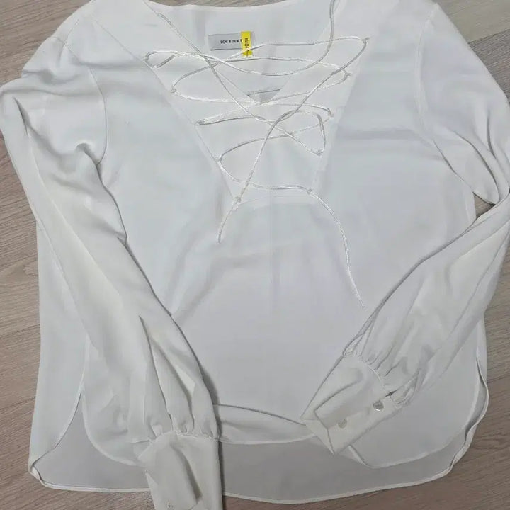 [BUNJANG] DewyDewy Heart Signal Im Hyunjoo Blouse / 듀이듀이 블라우스 하트시그널 임현주