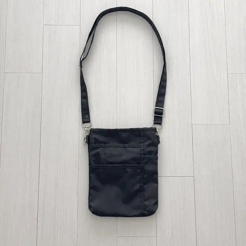 [BUNJANG] MUJI Black Nylon Multi-Pocket Sacoche Bag / MUJI 무인양품 블랙 멀티포켓 나일론 샤코슈 백