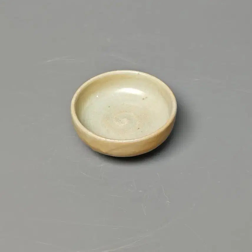 [BUNJANG] Yuan-Early Ming Dynasty White Porcelain Tea Cup with Inner Spiral Pattern (Authentic Artifact) / 원말 명초 백자 내저선문 완 찻잔 출토품(진품)