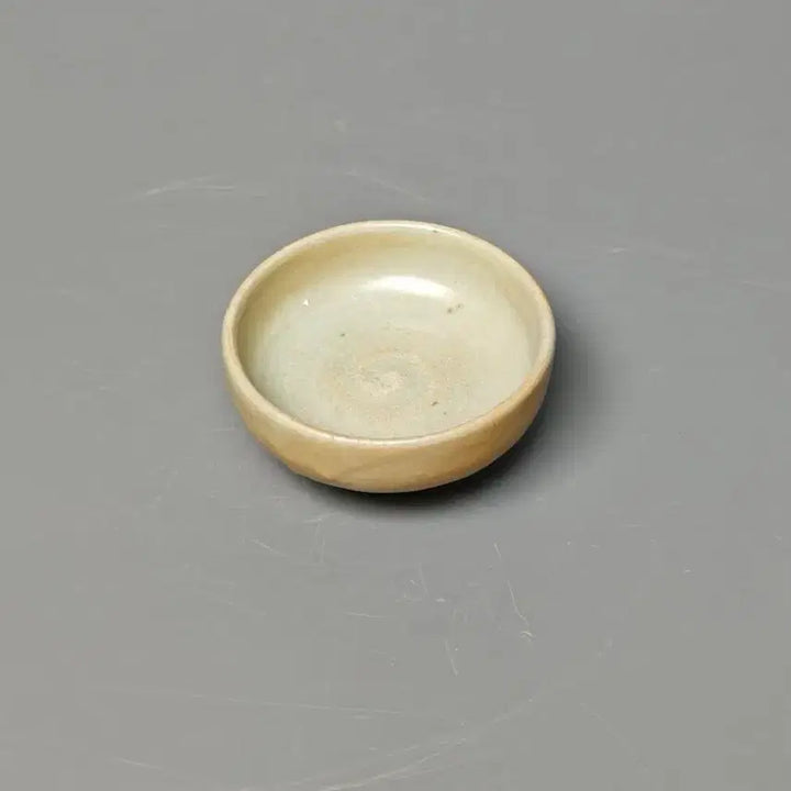 [BUNJANG] Yuan-Early Ming Dynasty White Porcelain Tea Cup with Inner Spiral Pattern (Authentic Artifact) / 원말 명초 백자 내저선문 완 찻잔 출토품(진품)