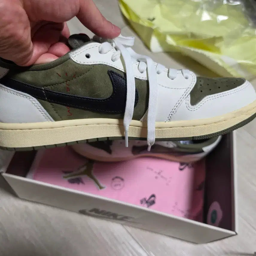 [BUNJANG] Air Jordan Reverses Olive 275 Sneakers / 조던 리버스 올리브 275