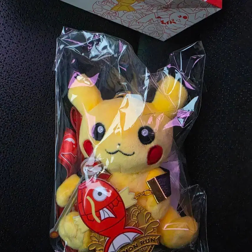 [BUNJANG] Pokemon Run Pikachu Doll Gold Medal Keyring (Sealed) / 포켓몬 런 피카츄 인형 금메달 키링 미개봉