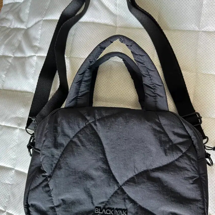 [BUNJANG] Blackyak Mini Padded Bag / 블랙야크 미니 패딩가방 정품