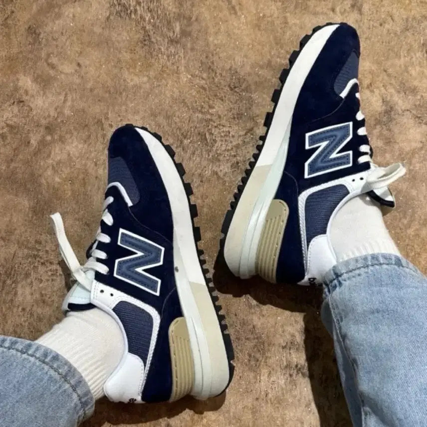 [BUNJANG] New Balance 574 Legacy Navy Sneakers / (무배)뉴발란스 574 레거시 네이비 255 사이즈