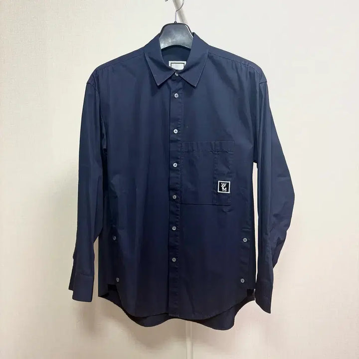 [BUNJANG] Wooyoungmi Back Logo Shirt Navy / [46] 우영미 백로고 셔츠 네이비