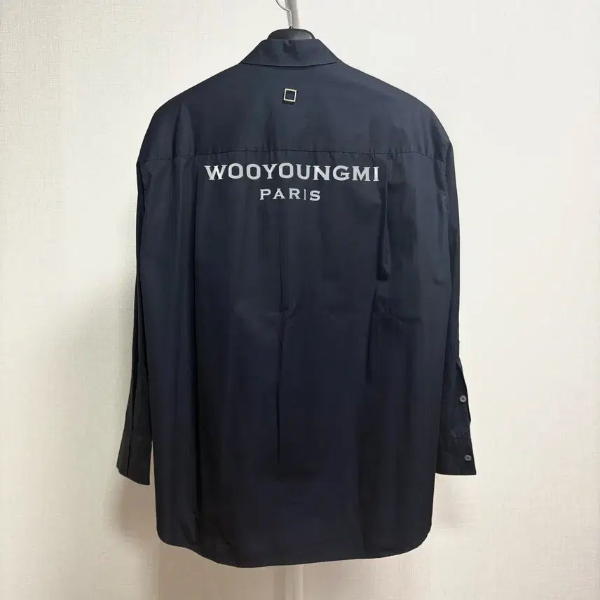 [BUNJANG] Wooyoungmi Back Logo Shirt Navy / [46] 우영미 백로고 셔츠 네이비