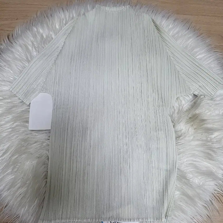 [BUNJANG] Issey Miyake Pleats Please 5-Month Monthly Top Ivory Size 3 / 이세이미야케 플리츠플리즈 탑 5월 먼슬리 탑 아이보리 3사이즈