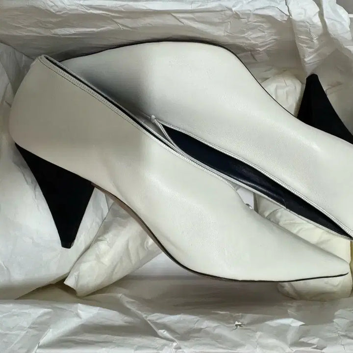 [BUNJANG] Celine Old Celine V-Neck Pumps 38 / 셀린느 올드셀린느 v넥 펌프스 38 새상품 celine