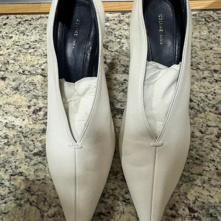 [BUNJANG] Celine Old Celine V-Neck Pumps 38 / 셀린느 올드셀린느 v넥 펌프스 38 새상품 celine