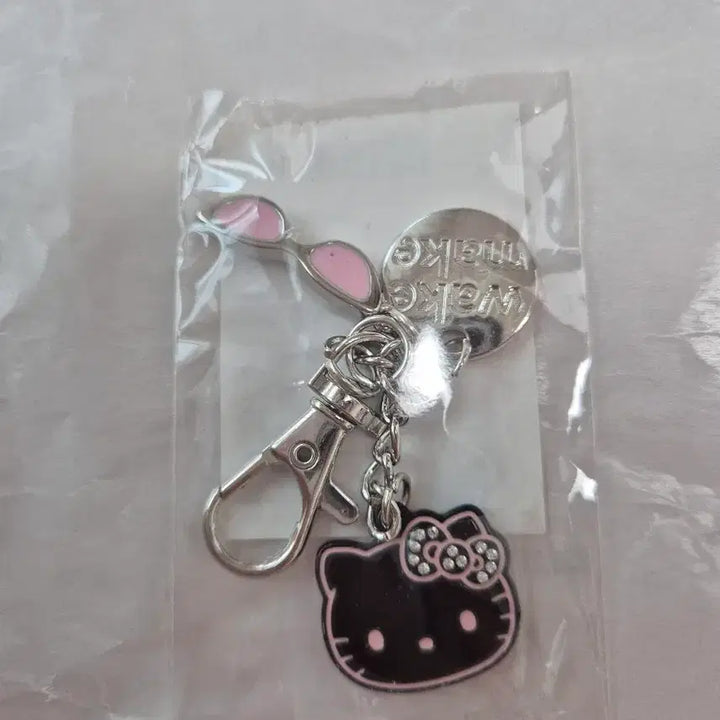 [BUNJANG] WAKEMAKE Hello Kitty Black Charm Keyring / 웨이크메이크 헬로키티 블랙 참 키링