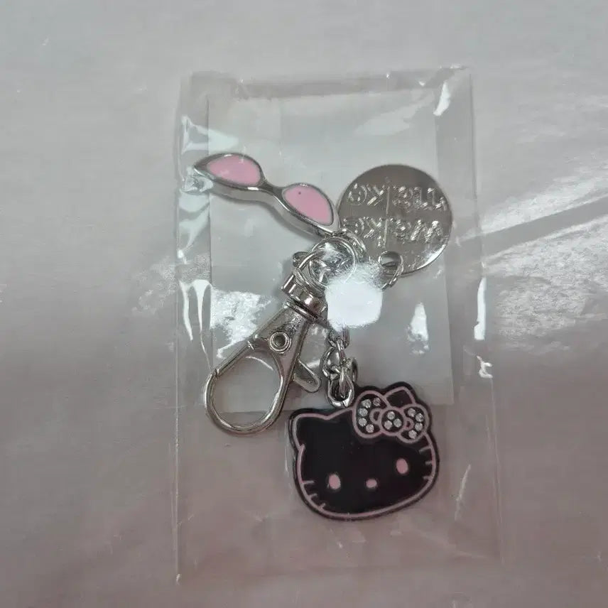 [BUNJANG] WAKEMAKE Hello Kitty Black Charm Keyring / 웨이크메이크 헬로키티 블랙 참 키링