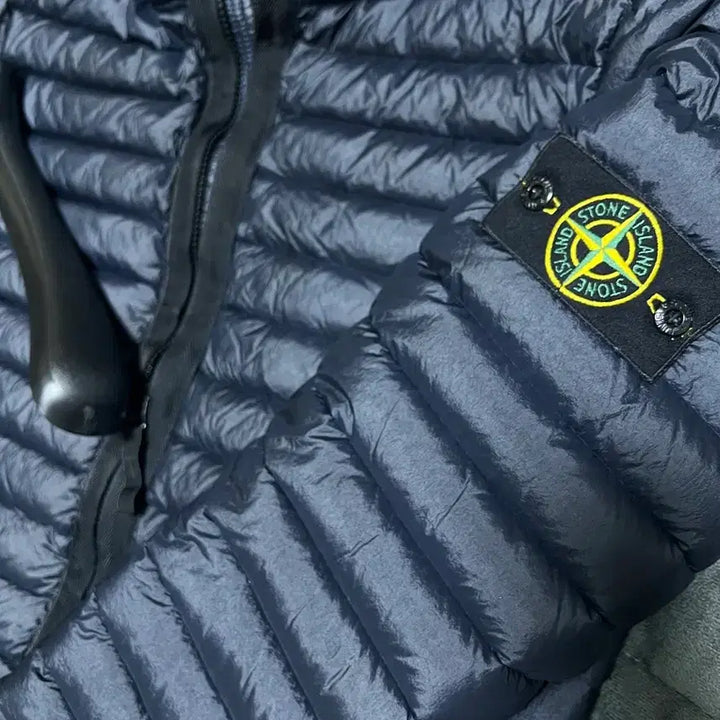 [BUNJANG] Stone Island 23FW Loom Woven Lightweight Padded Jacket Dark Navy S / [s] 23fw 스톤아일랜드 룸 우븐 경량패딩 다크네이비