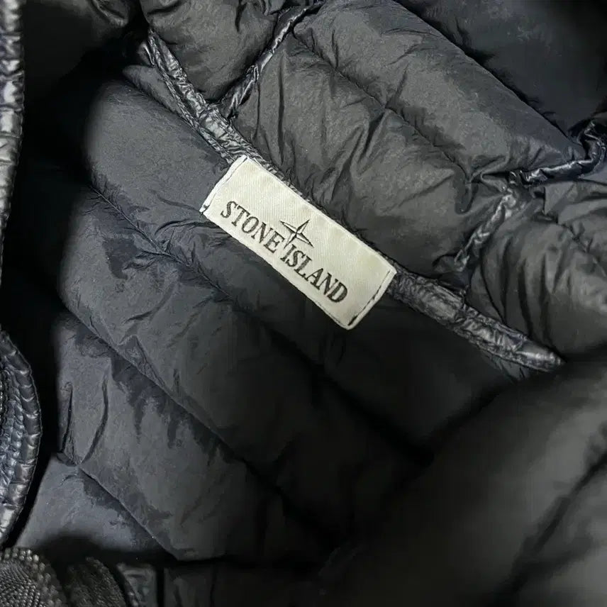 [BUNJANG] Stone Island 23FW Loom Woven Lightweight Padded Jacket Dark Navy S / [s] 23fw 스톤아일랜드 룸 우븐 경량패딩 다크네이비