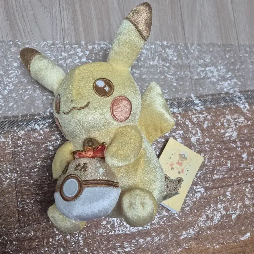 [BUNJANG] Pokemon 30th Anniversary Golden Pikachu / 포켓몬 30주년 황금피카츄 판매합니다