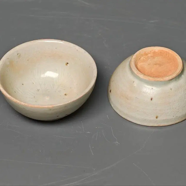 [BUNJANG] Northern Song Dynasty Celadon Glazed Carved Flower Scroll Design Tea Cups (Pair) / 북송 청백유 각화 편화문 잔 한쌍 출토 진품 중국도자기