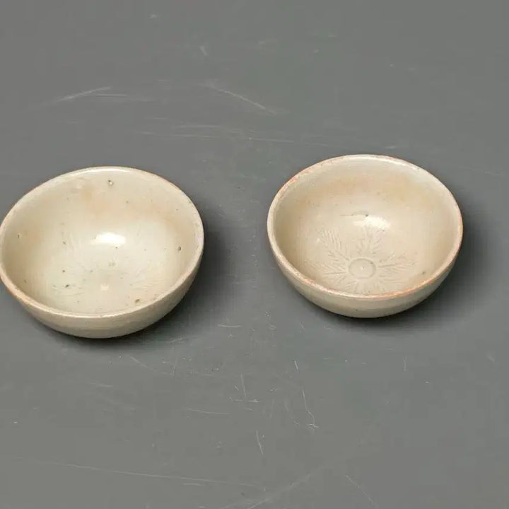 [BUNJANG] Northern Song Dynasty Celadon Glazed Carved Flower Scroll Design Tea Cups (Pair) / 북송 청백유 각화 편화문 잔 한쌍 출토 진품 중국도자기