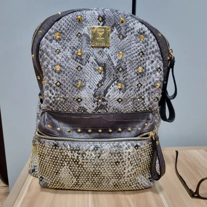 [BUNJANG] MCM Vampy Stud Backpack / MCM 뱀피 스터드 백팩