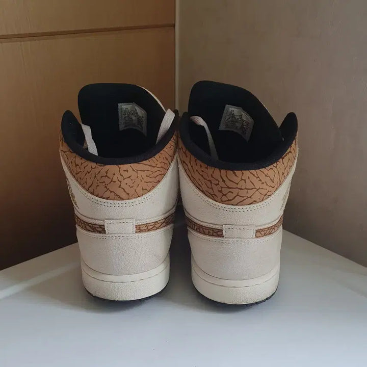 [BUNJANG] Nike Air Jordan 1 Mid SE DZ4129-102 Brown Elephant / 신품급 나이키 에어 조던1 미드 SE DZ4129-102 285mm
