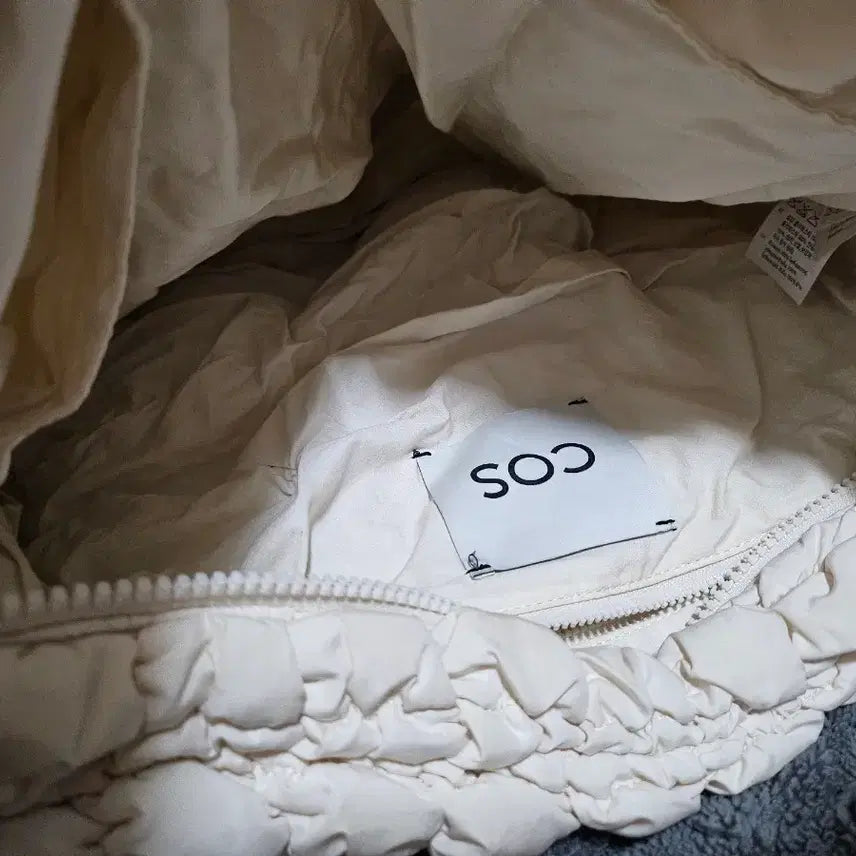 [BUNJANG] COS Padded Shoulder Bag Ivory Large / COS ,패딩 숄더백  아이보리 대형