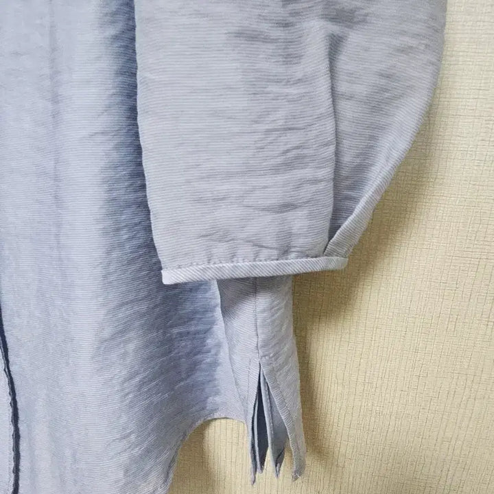 [BUNJANG] LINE Sky Blue Puff Sleeve Blouse / LINE 스카이 블루 퍼프 블라우스