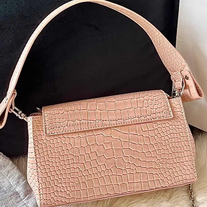 [BUNJANG] Vivienne Westwood Pink Crocodile Leather Shoulder Bag / 비비안웨스트우드 클러치백 숄더백 핑크 악어가죽 은장