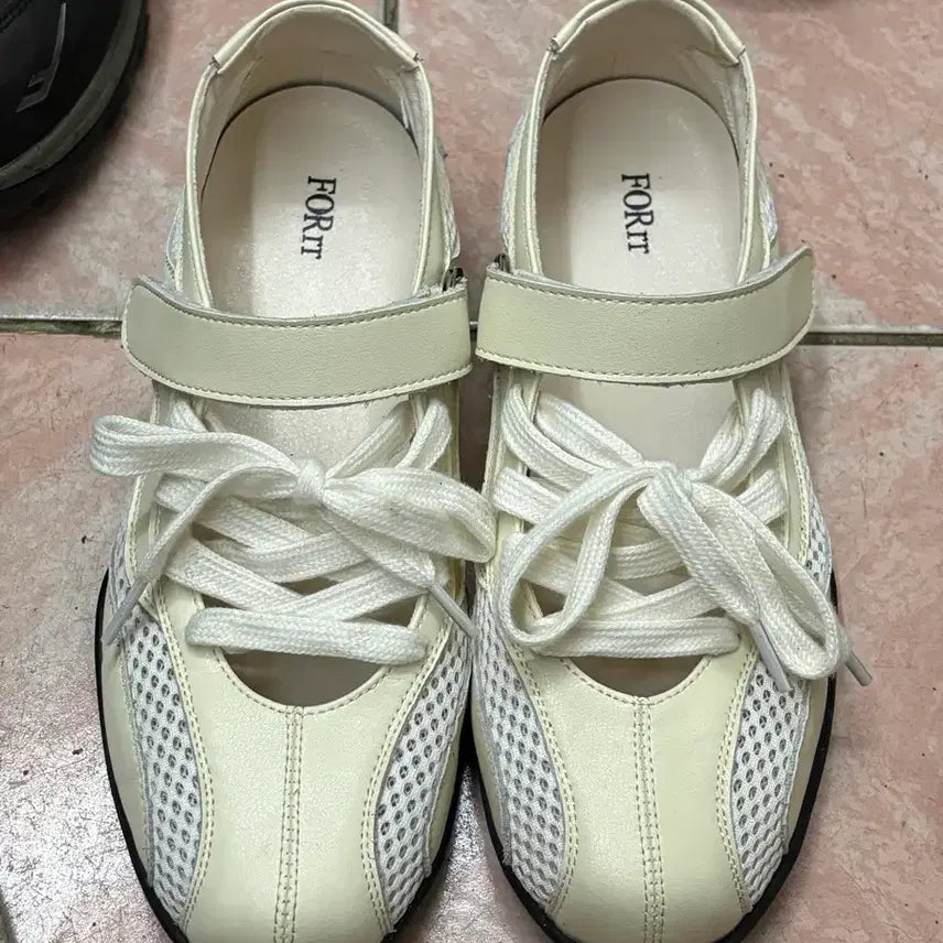 [BUNJANG] Pornun Mesh Strap Sneakers Cream / [240] 포른른 메쉬 스트랩 스니커즈 크림