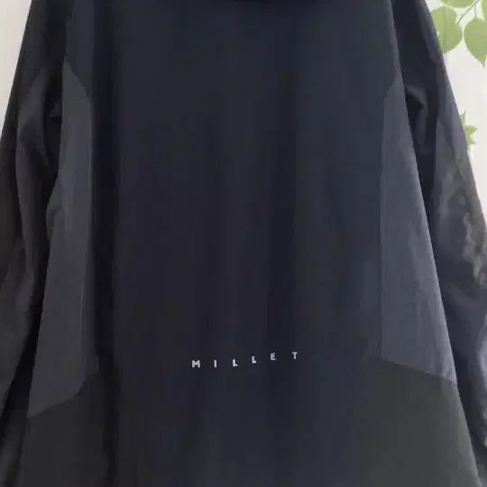 [BUNJANG] Millet Windbreaker Jacket Navy / 밀레 바람막이 자켓 100