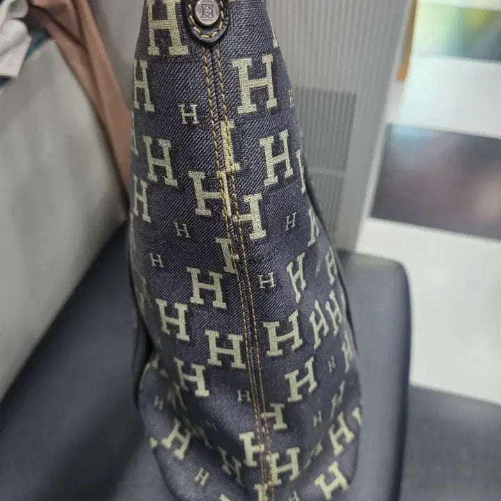 [BUNJANG] Hazzys Logo Shoulder Bag / 헤지스숄더백