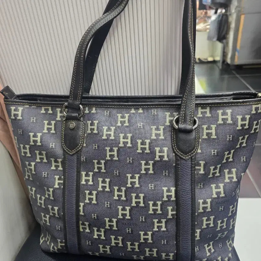 [BUNJANG] Hazzys Logo Shoulder Bag / 헤지스숄더백