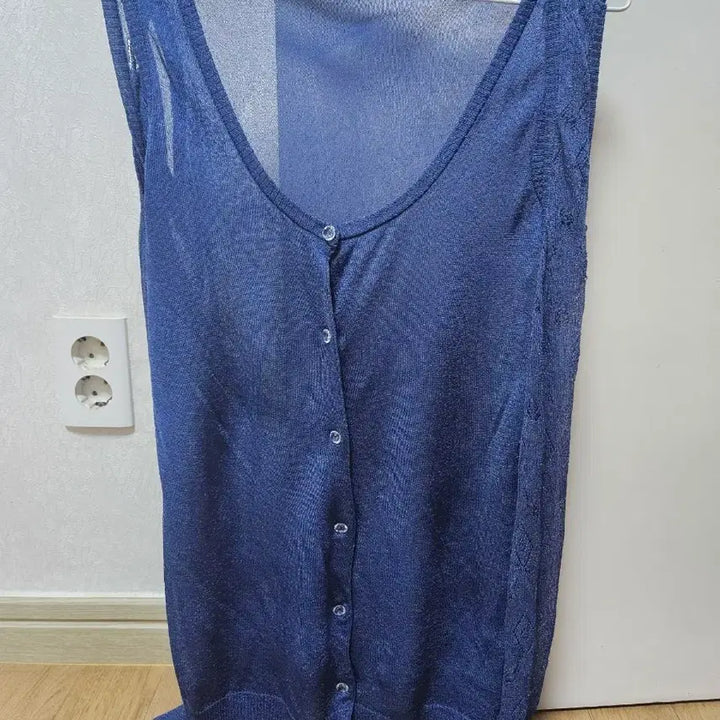 [BUNJANG] Prelin Embroidered Navy Long Vest / 프렐린(Prelin) 어깨&amp;밑단 자수 네이비 롱 베스트(조끼)