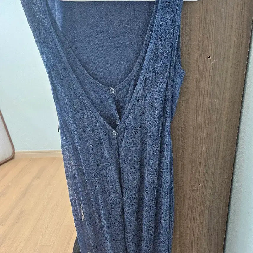 [BUNJANG] Prelin Embroidered Navy Long Vest / 프렐린(Prelin) 어깨&amp;밑단 자수 네이비 롱 베스트(조끼)