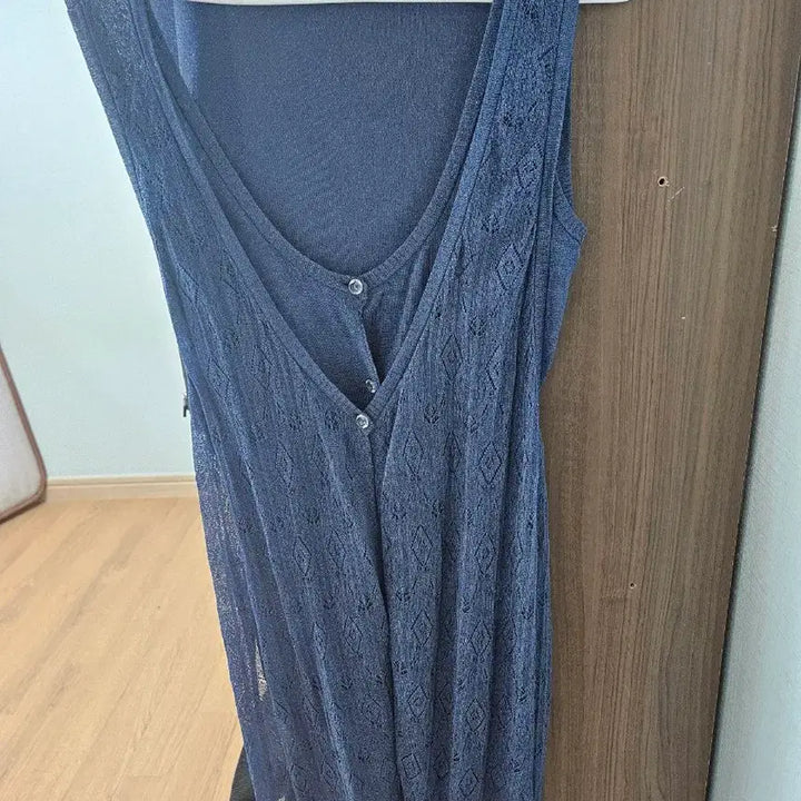 [BUNJANG] Prelin Embroidered Navy Long Vest / 프렐린(Prelin) 어깨&amp;밑단 자수 네이비 롱 베스트(조끼)