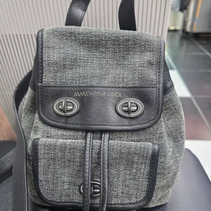 [BUNJANG] Mandarinaduck Denim Mini Backpack / 만다리나덕 데님 미니 백팩 가방