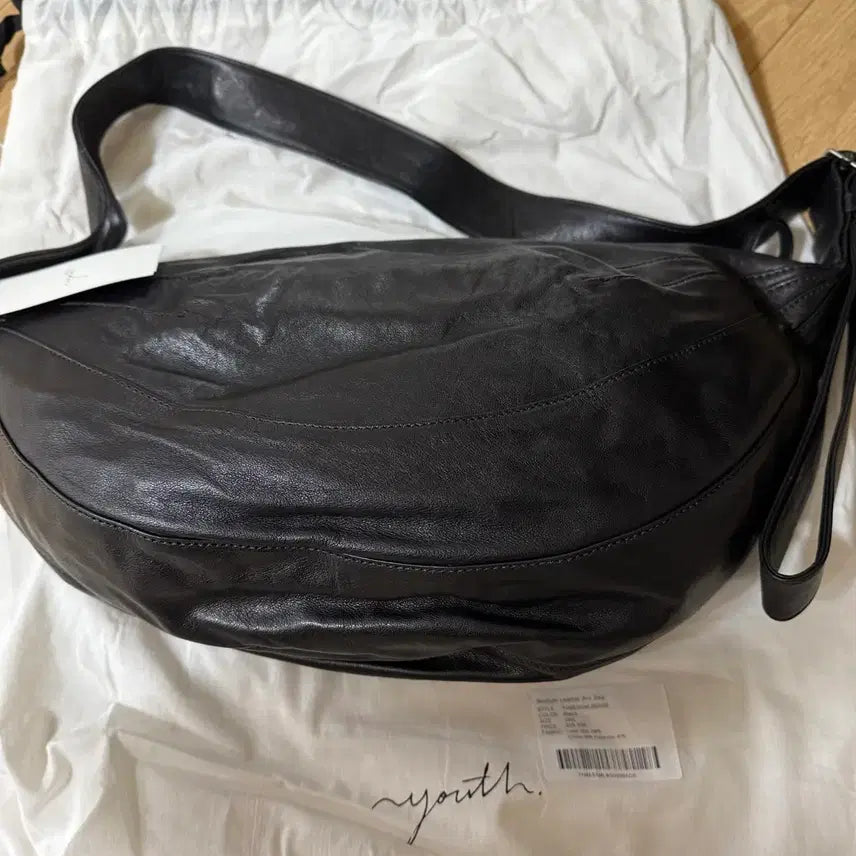 [BUNJANG] Acne Studios Medium Leather Akebag Black / 유스 미디움 레더 아크백 블랙 팔아요!!