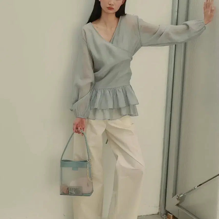 [BUNJANG] Ouro Frill Blouse Setup / ouro 아우로 프릴 블라우스 셋업