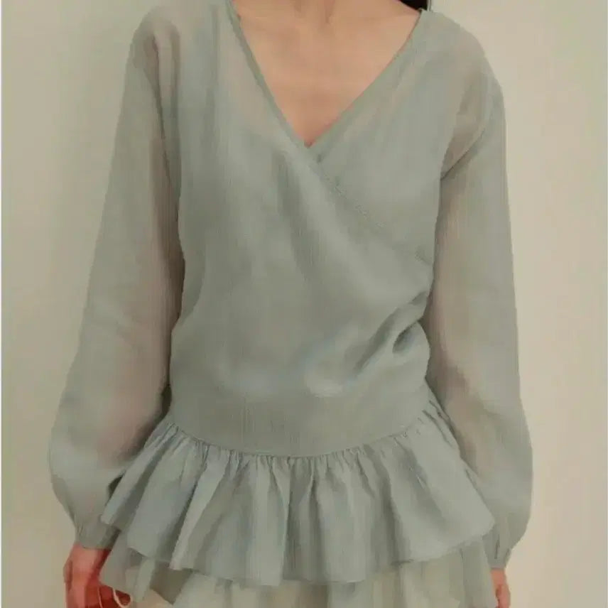[BUNJANG] Ouro Frill Blouse Setup / ouro 아우로 프릴 블라우스 셋업