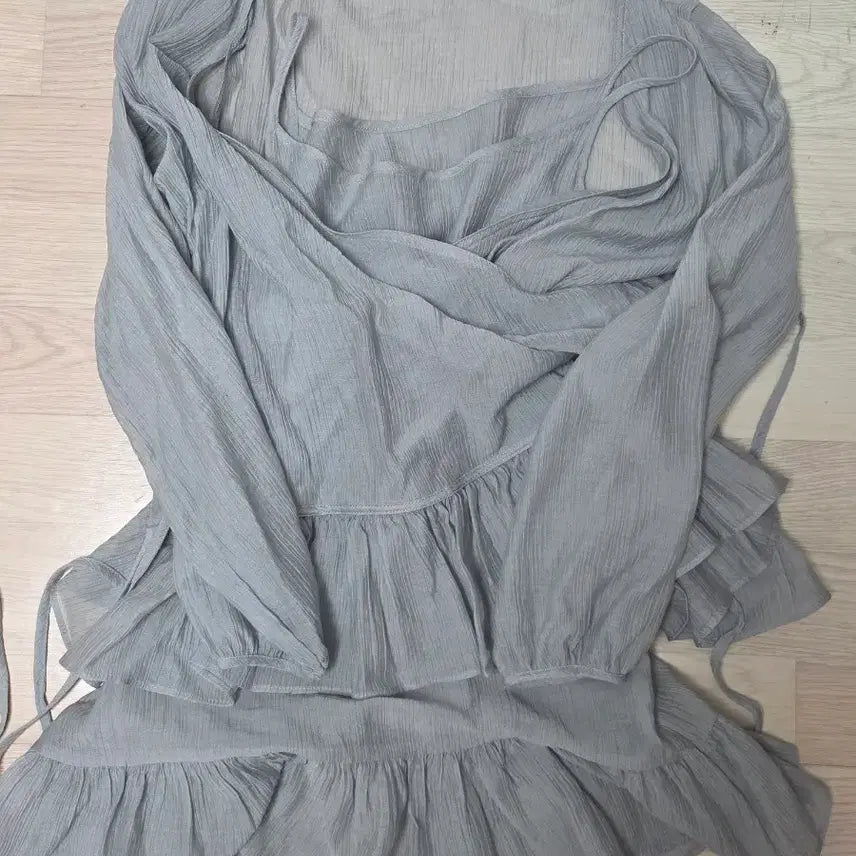 [BUNJANG] Ouro Frill Blouse Setup / ouro 아우로 프릴 블라우스 셋업