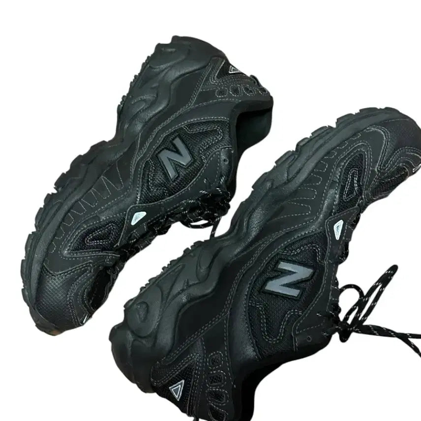 [BUNJANG] New Balance 703 Black Sneakers Size 275 / 뉴발란스703 블랙 275size