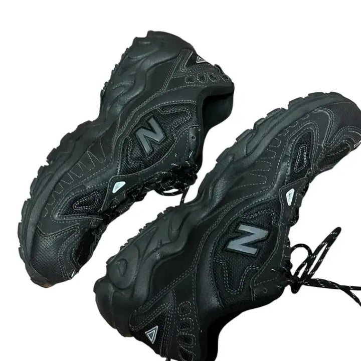 [BUNJANG] New Balance 703 Black Sneakers Size 275 / 뉴발란스703 블랙 275size