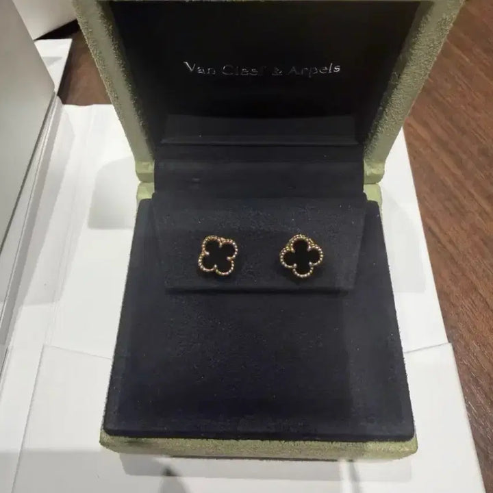 [BUNJANG] Van Cleef &amp; Arpels Sweet Alhambra Earrings Onyx / 반클리프 아펠 스위트 알함브라 귀걸이 오닉스