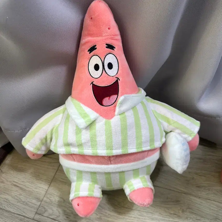 [BUNJANG] SpongeBob Pajama Wearing Patrick Star Plush Doll / 스폰지밥 잠옷 입은 뚱이 인형
