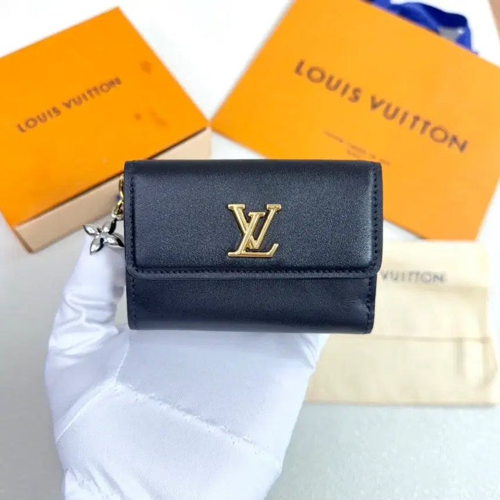 [BUNJANG] Louis Vuitton Mini Tri-Fold Wallet LV Bloom / [26SS/새상품급] 루이비통 지갑 트라이폴드 월릿 LV 블룸 블랙