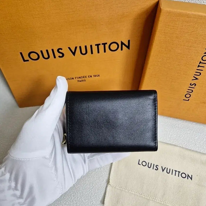 [BUNJANG] Louis Vuitton Mini Tri-Fold Wallet LV Bloom / [26SS/새상품급] 루이비통 지갑 트라이폴드 월릿 LV 블룸 블랙