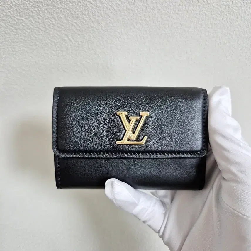 [BUNJANG] Louis Vuitton Mini Tri-Fold Wallet LV Bloom / [26SS/새상품급] 루이비통 지갑 트라이폴드 월릿 LV 블룸 블랙