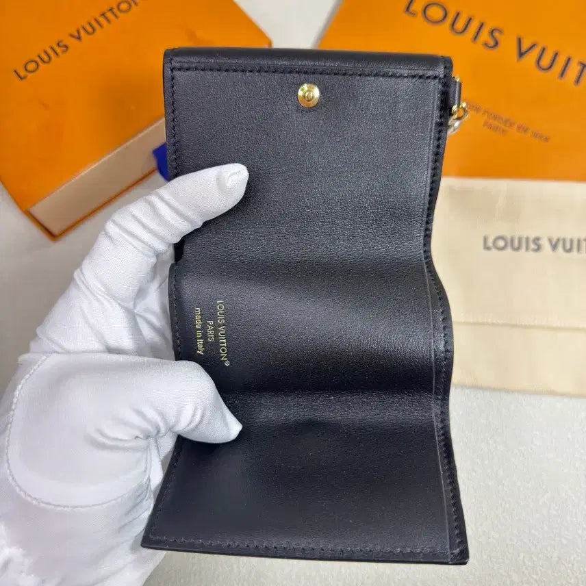 [BUNJANG] Louis Vuitton Mini Tri-Fold Wallet LV Bloom / [26SS/새상품급] 루이비통 지갑 트라이폴드 월릿 LV 블룸 블랙