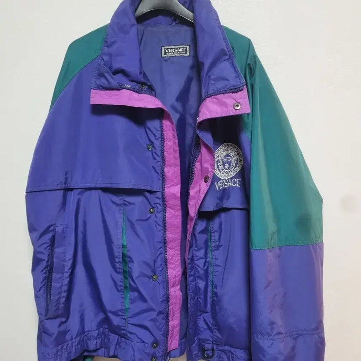 [BUNJANG] Versace Jeans Couture Vintage Windbreaker Jacket / 베르사체 올드스쿨 진스쿠튀르 바람막이 자켓