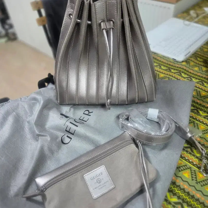 [BUNJANG] Geiger Pleats Bag Champagne Color / (새상품풀구성)가이거 플리세 주름 가방(샴페인 컬러)풀 구성